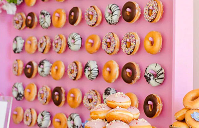 Donut Wall (Mur à Donuts) Donuts Café Lomé